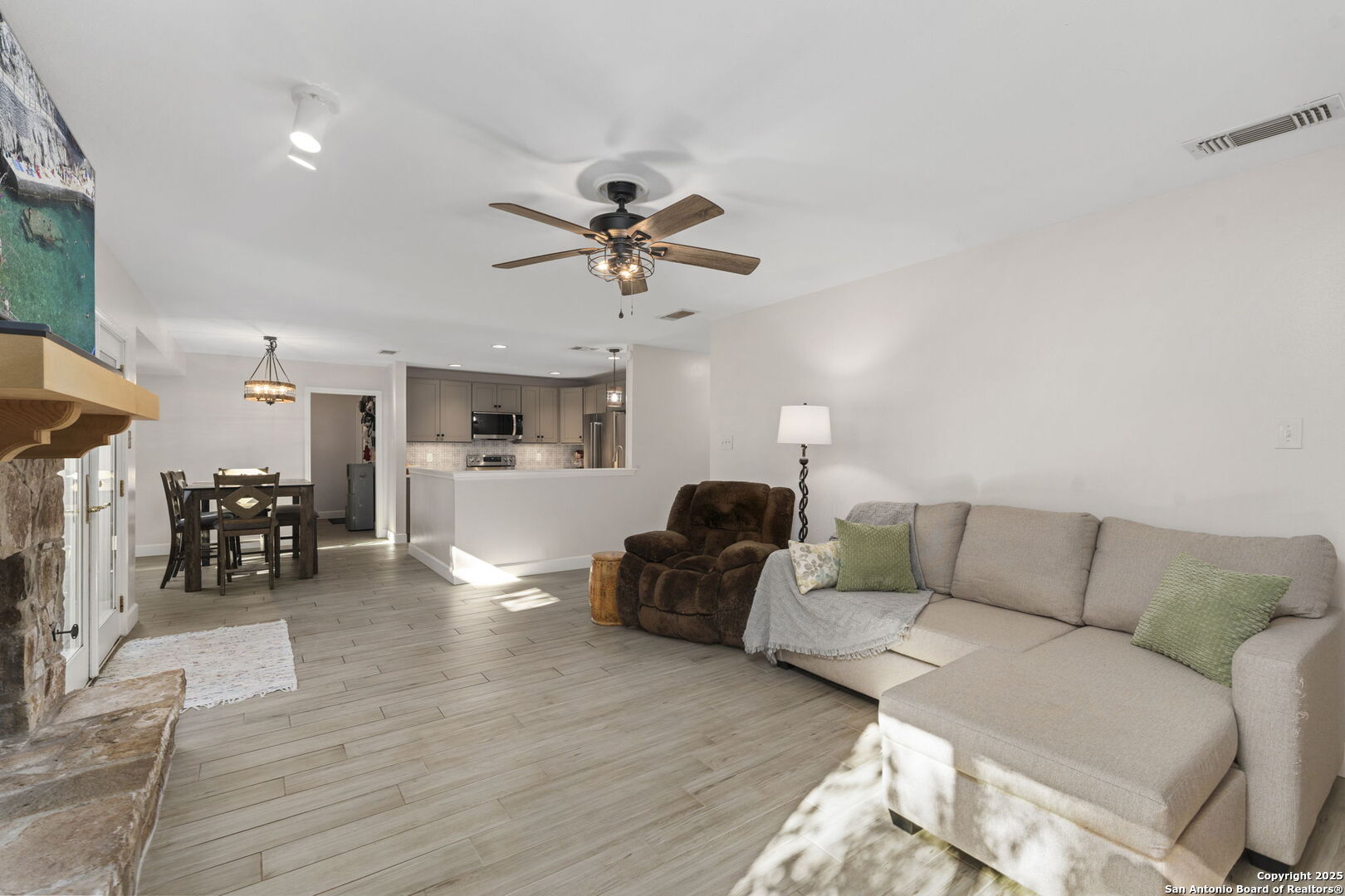 13735 Forest Rock