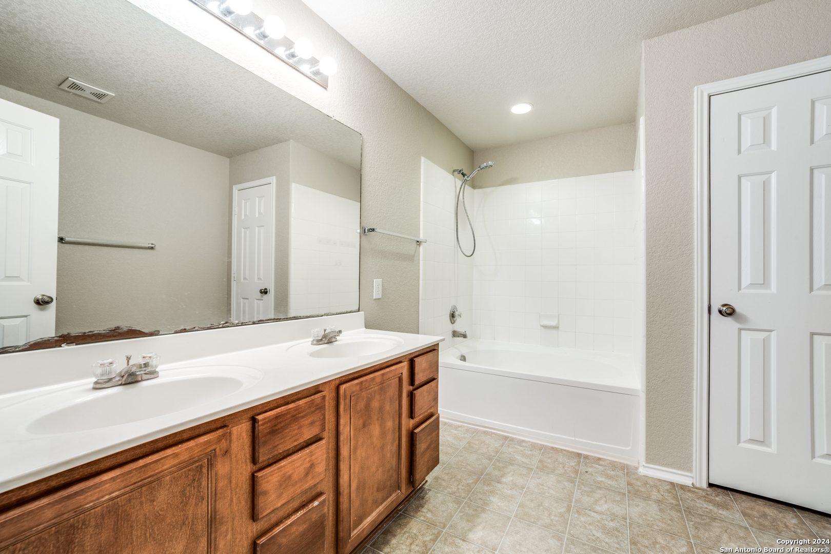 2815 BANDBURY OAK