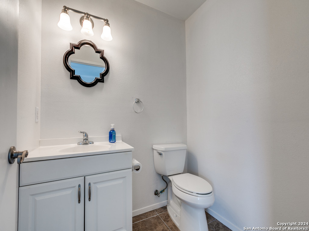 215 MIDLAND DR