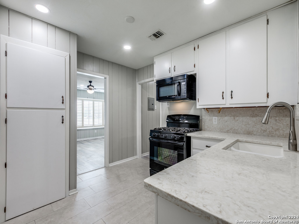 215 MIDLAND DR