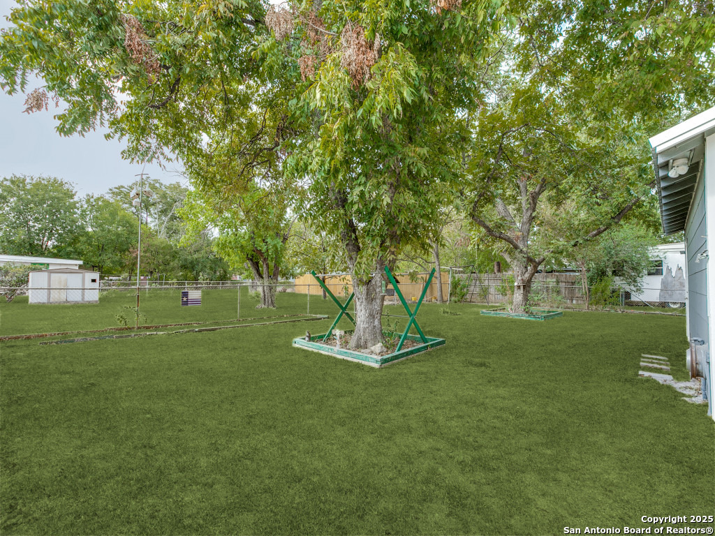 215 MIDLAND DR