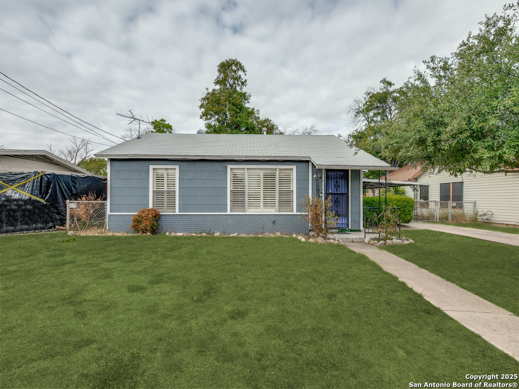 215 MIDLAND DR