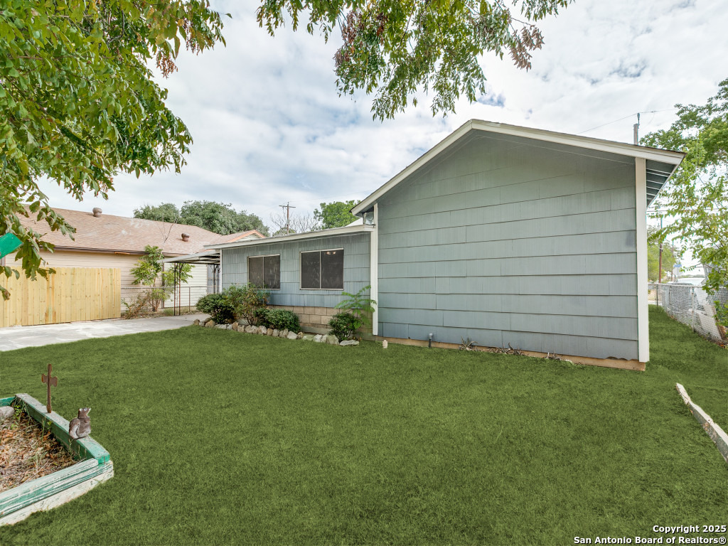 215 MIDLAND DR