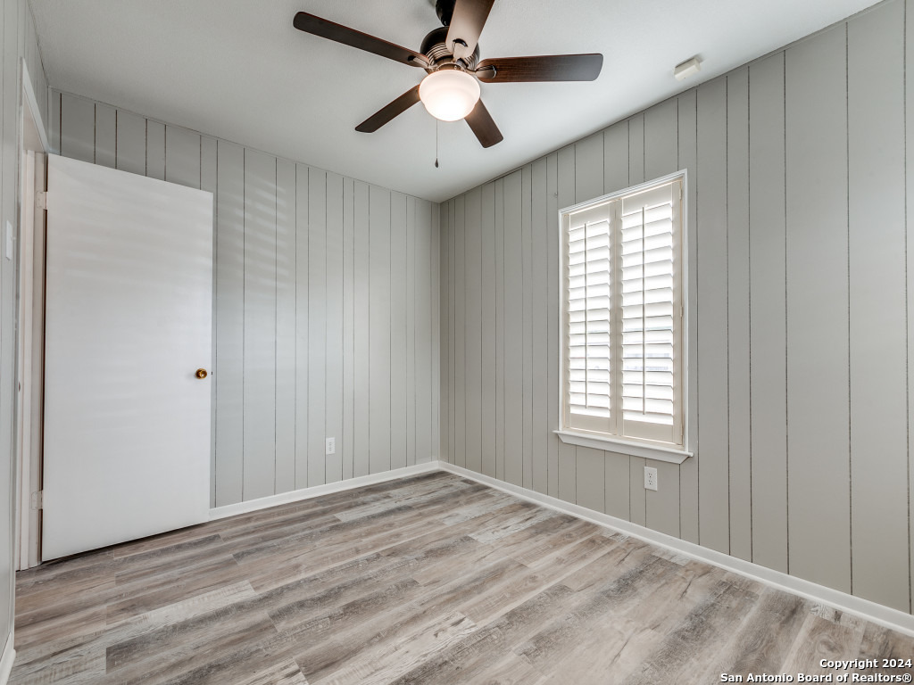 215 MIDLAND DR