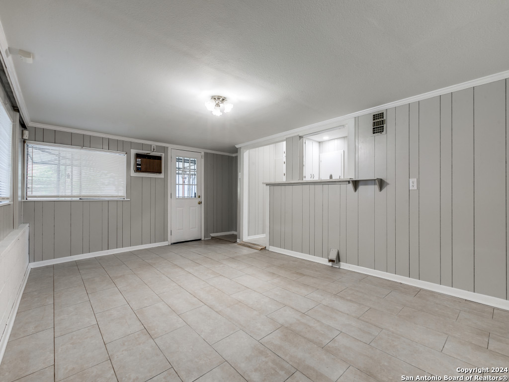 215 MIDLAND DR