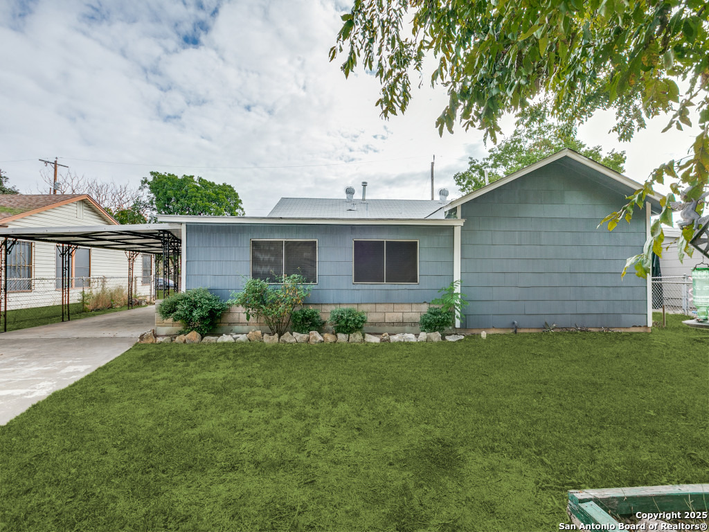 215 MIDLAND DR