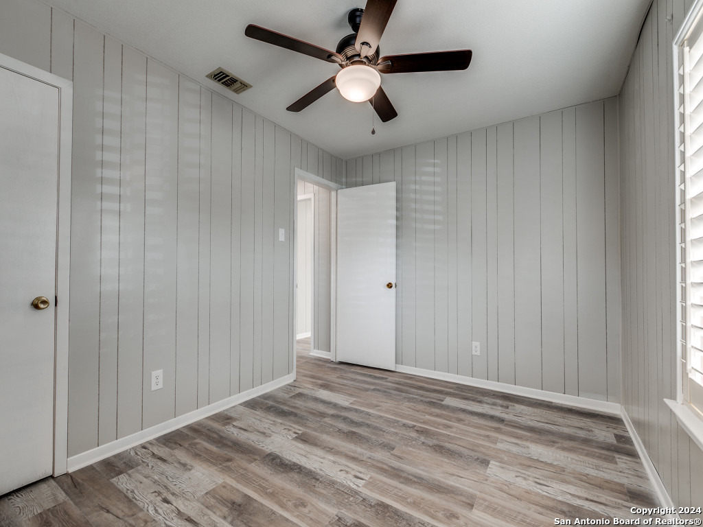 215 MIDLAND DR
