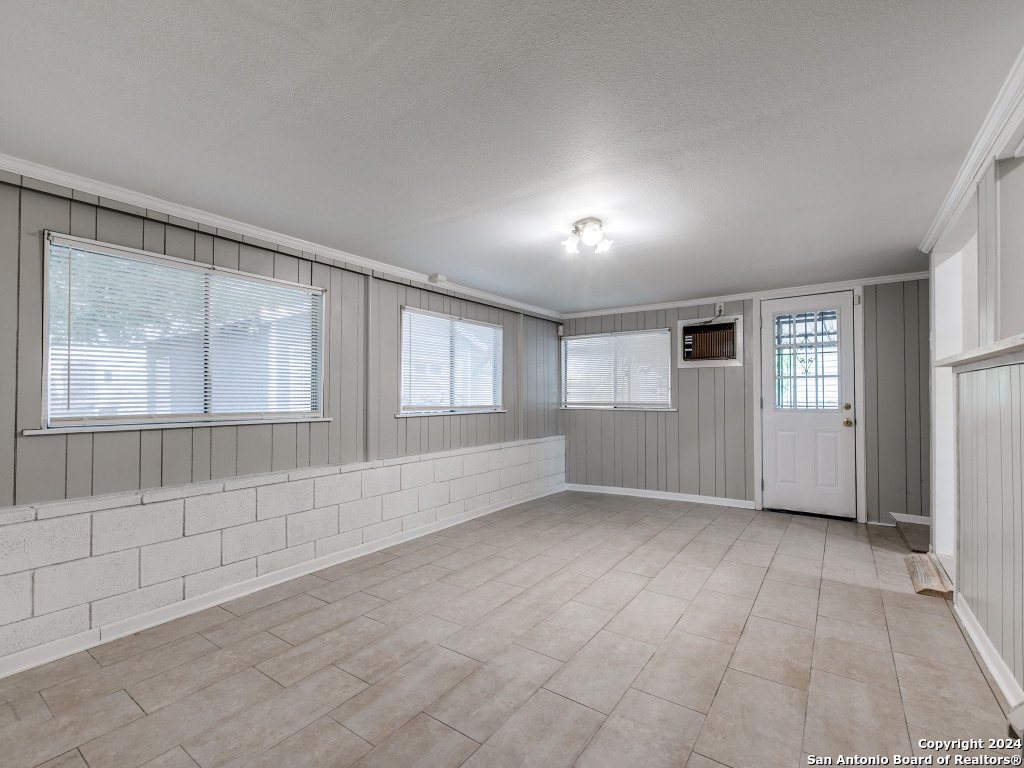 215 MIDLAND DR