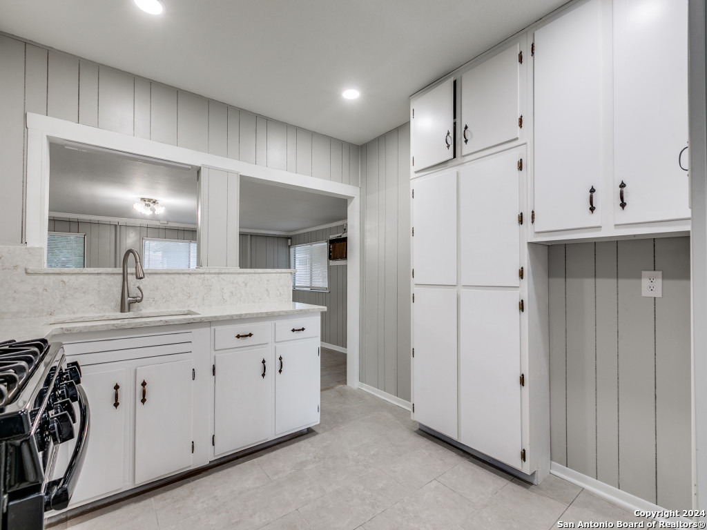215 MIDLAND DR
