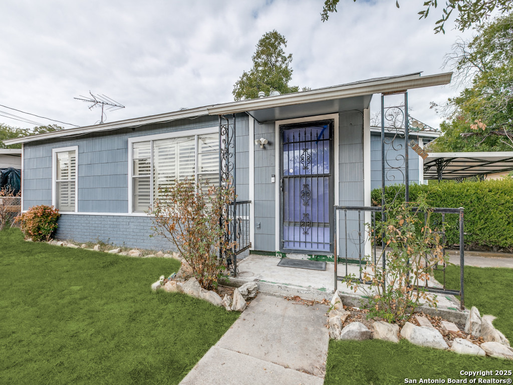 215 MIDLAND DR