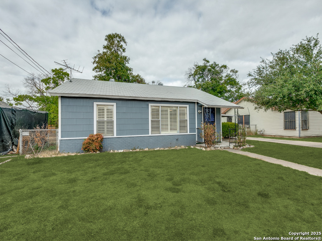 215 MIDLAND DR