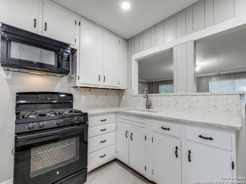 215 MIDLAND DR