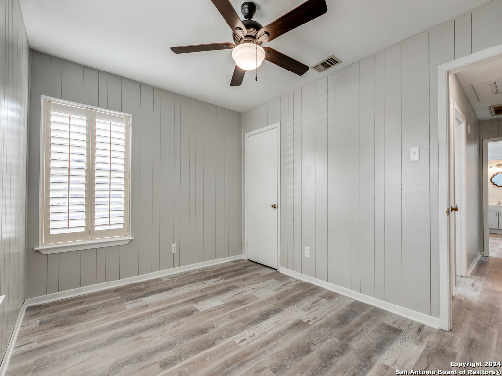 215 MIDLAND DR