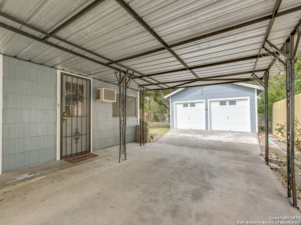 215 MIDLAND DR