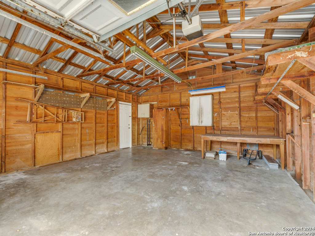 215 MIDLAND DR