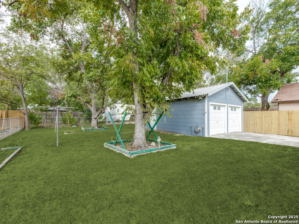 215 MIDLAND DR