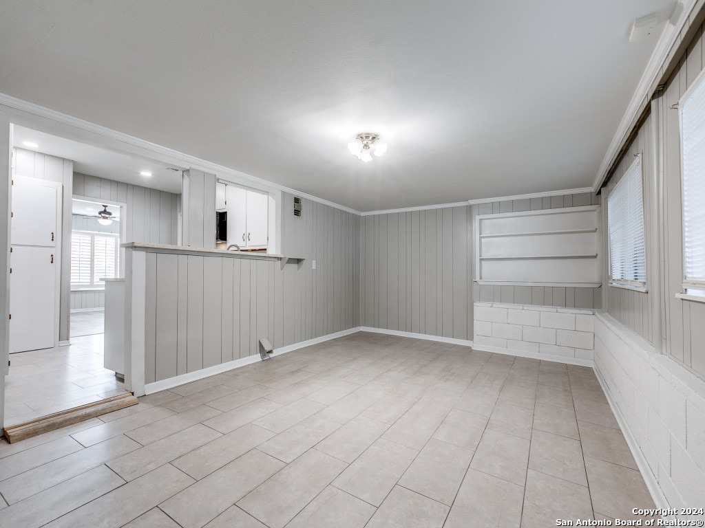 215 MIDLAND DR