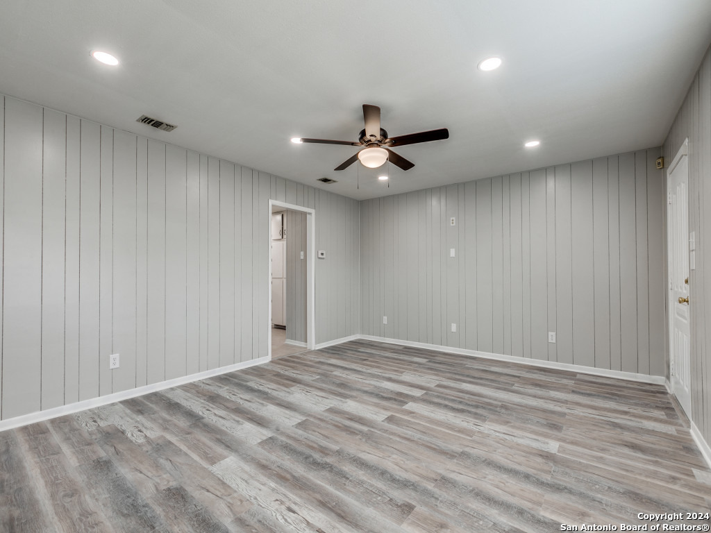 215 MIDLAND DR