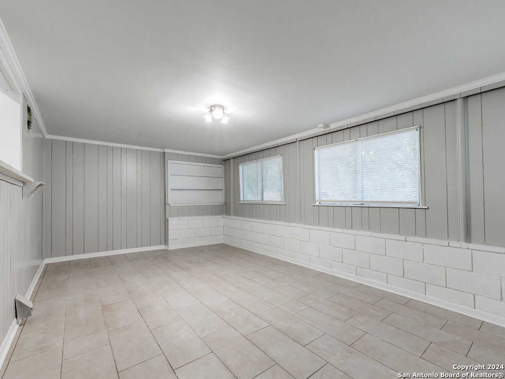 215 MIDLAND DR