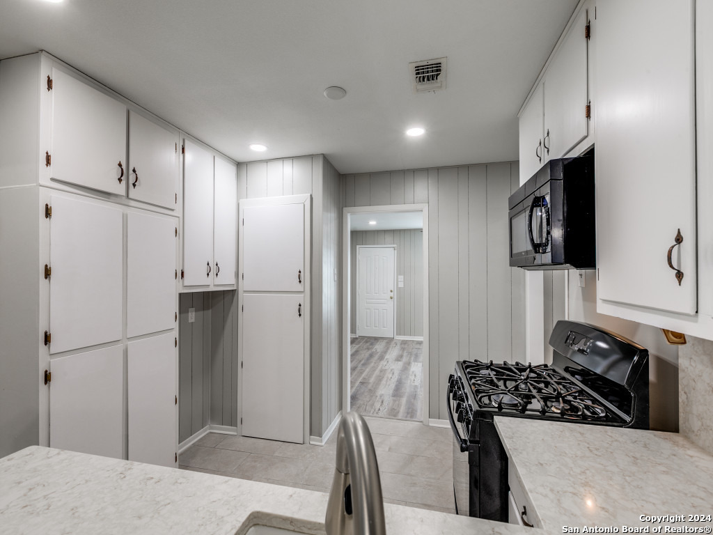 215 MIDLAND DR