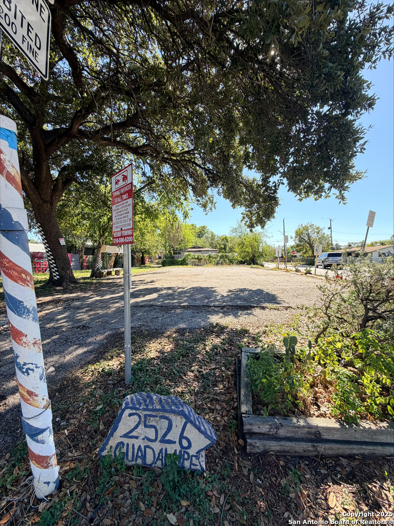 2526 Guadalupe