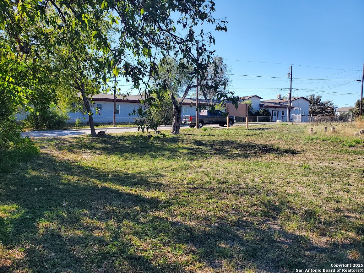 1807 & 1811 Burleson