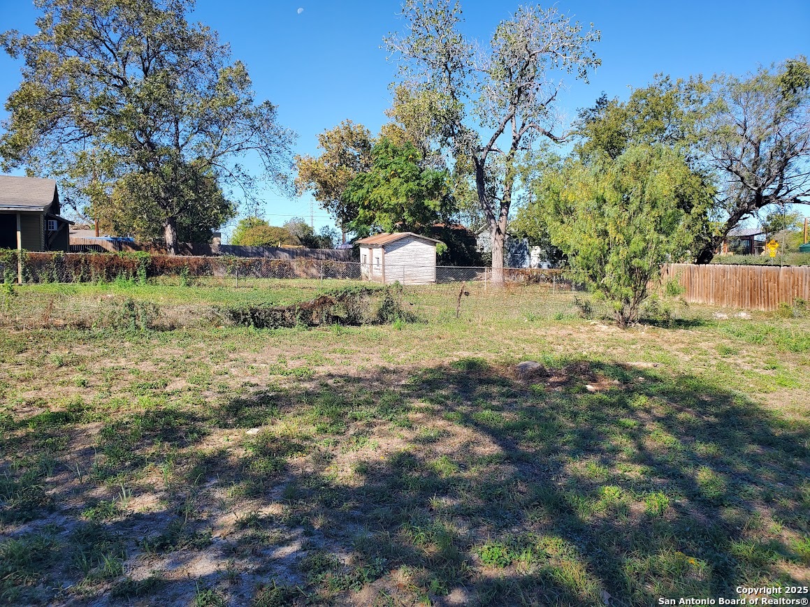 1807 & 1811 Burleson