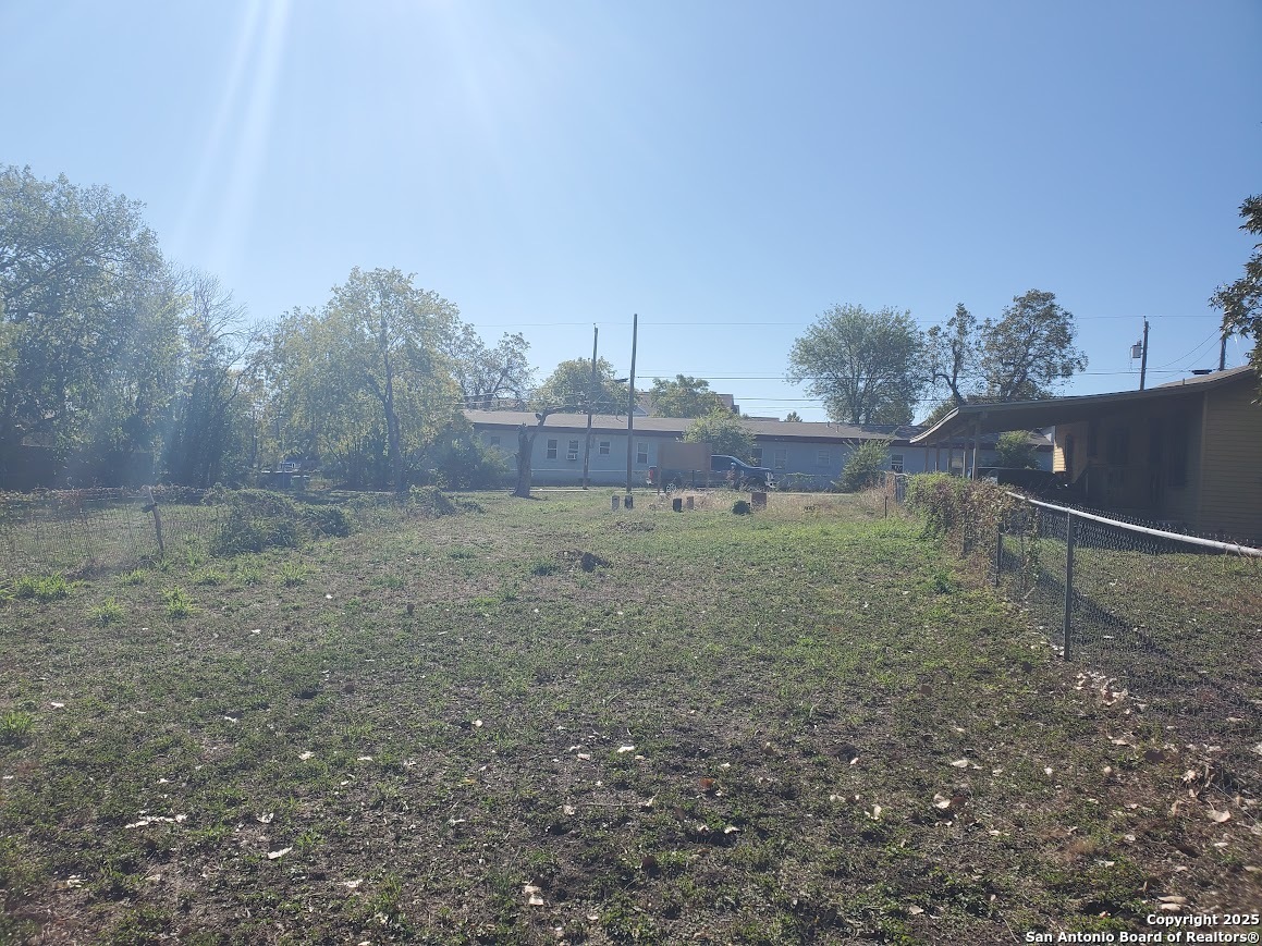 1807 & 1811 Burleson