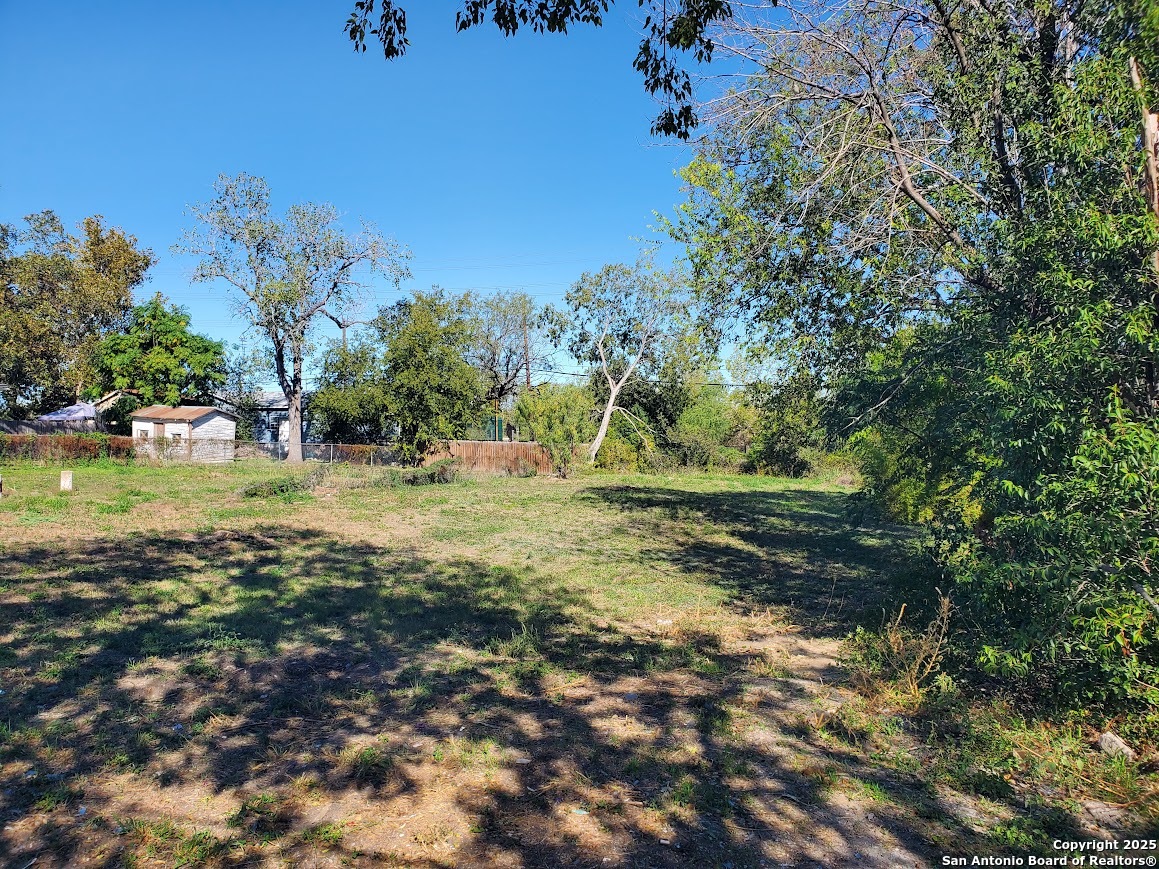 1807 & 1811 Burleson