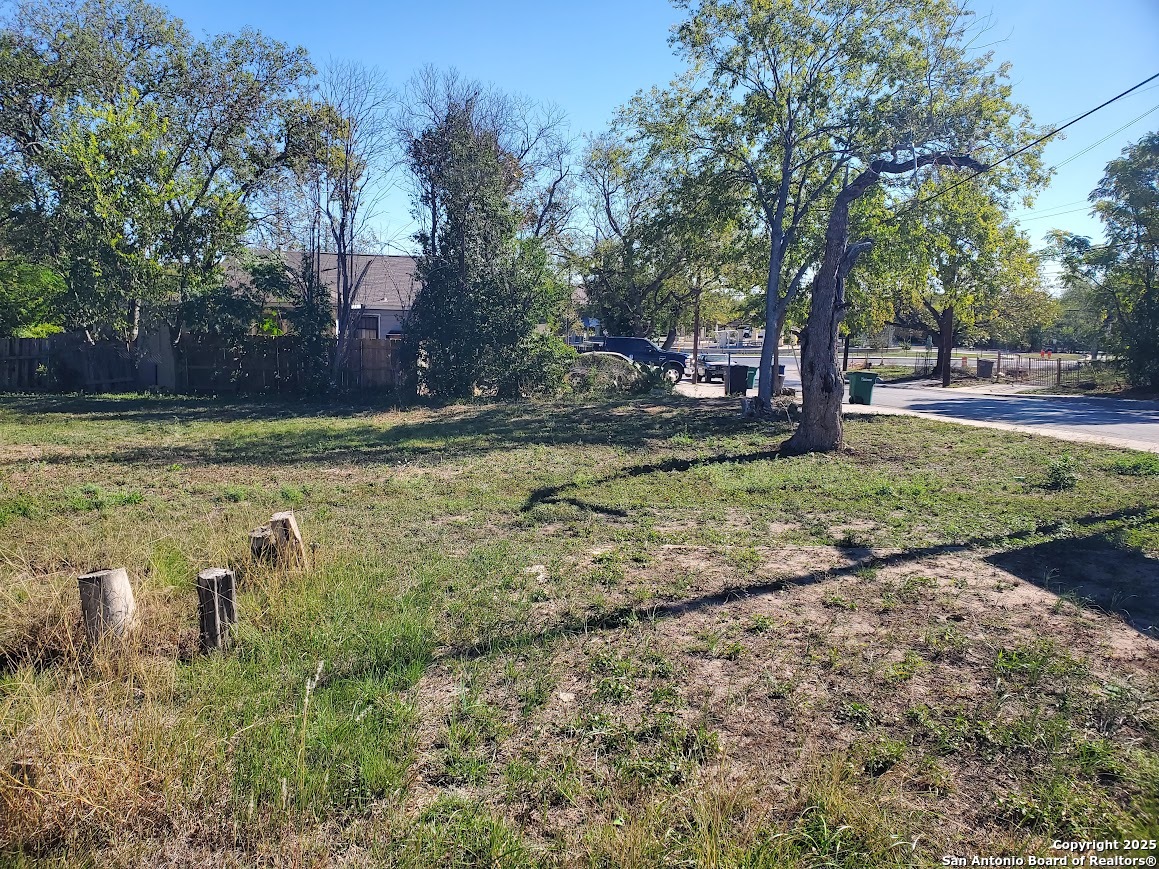 1807 & 1811 Burleson