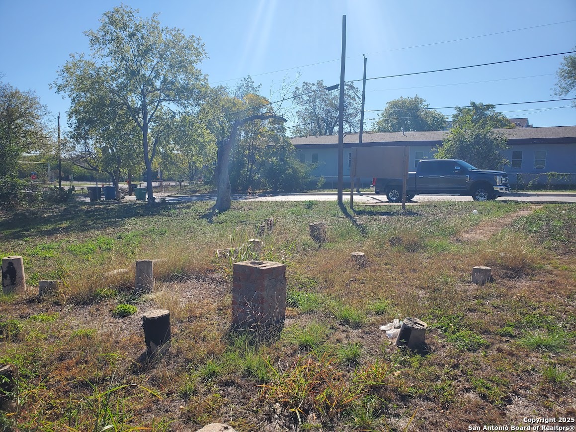 1807 & 1811 Burleson