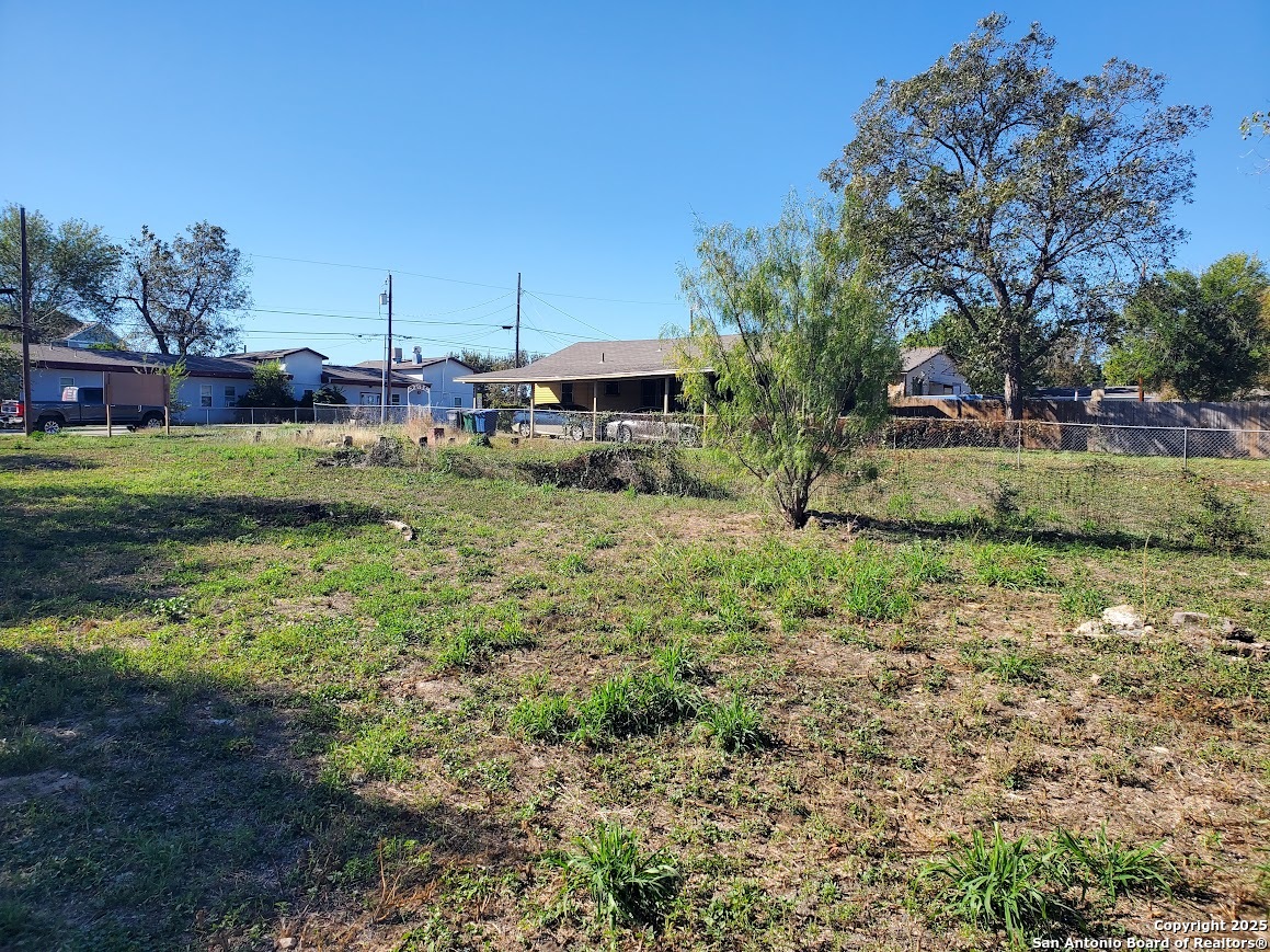 1807 & 1811 Burleson
