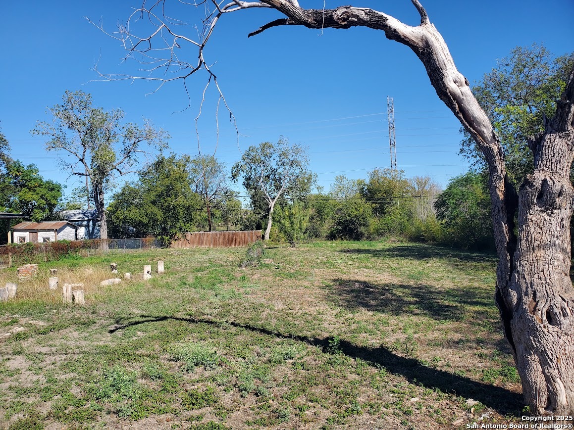 1807 & 1811 Burleson