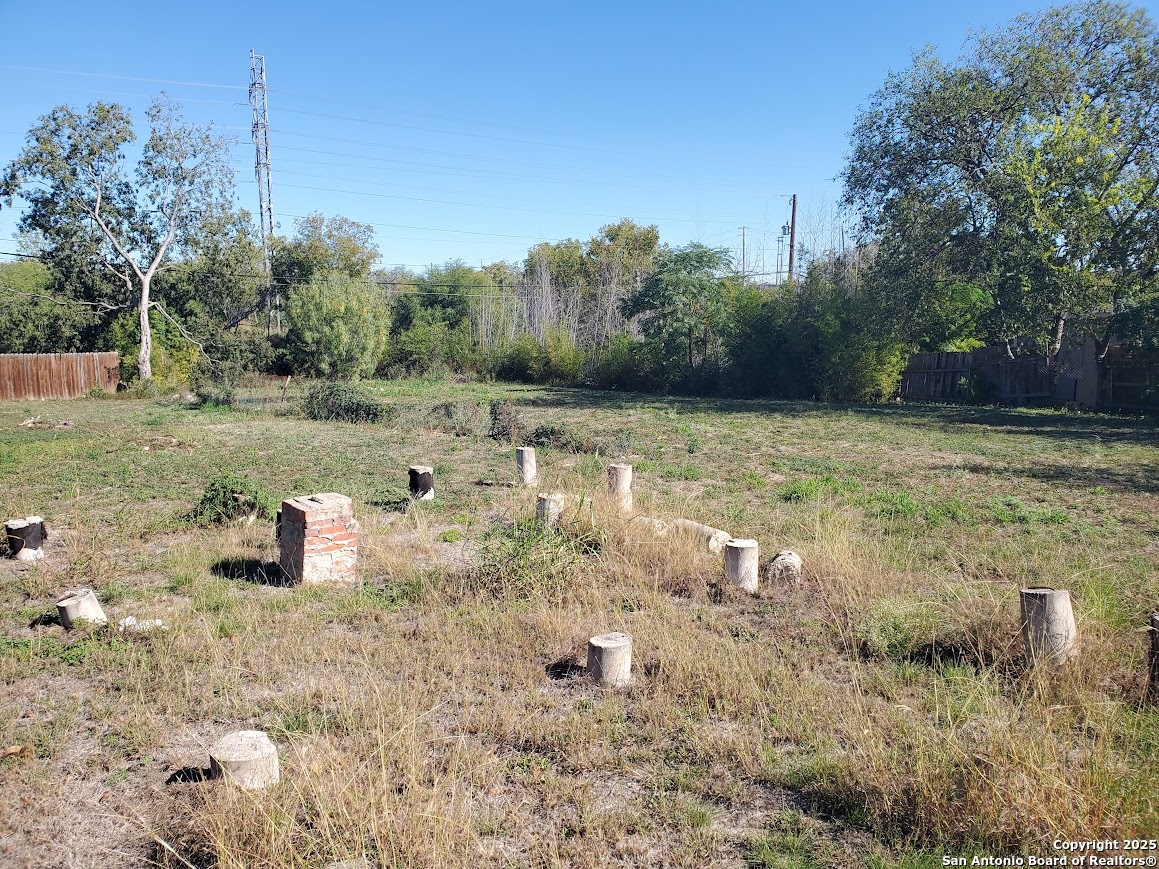 1807 & 1811 Burleson