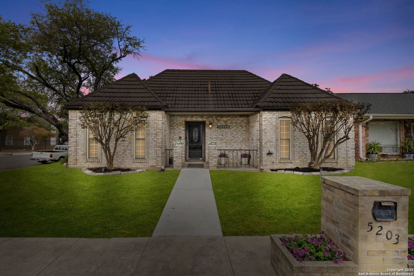 5203 Metcalf