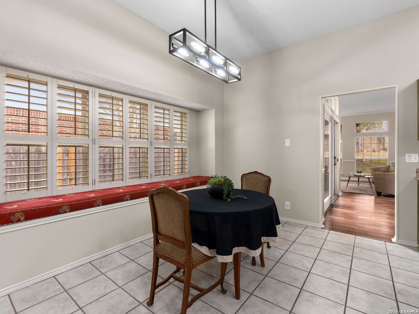 5854 Woodridge Oaks