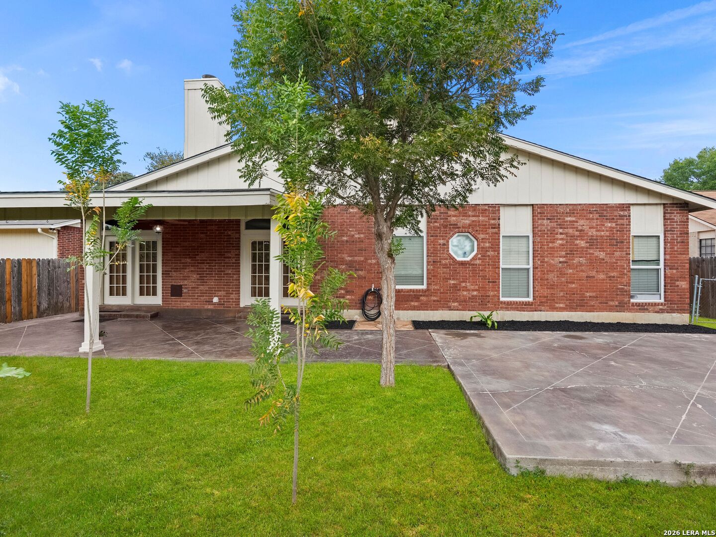 5854 Woodridge Oaks