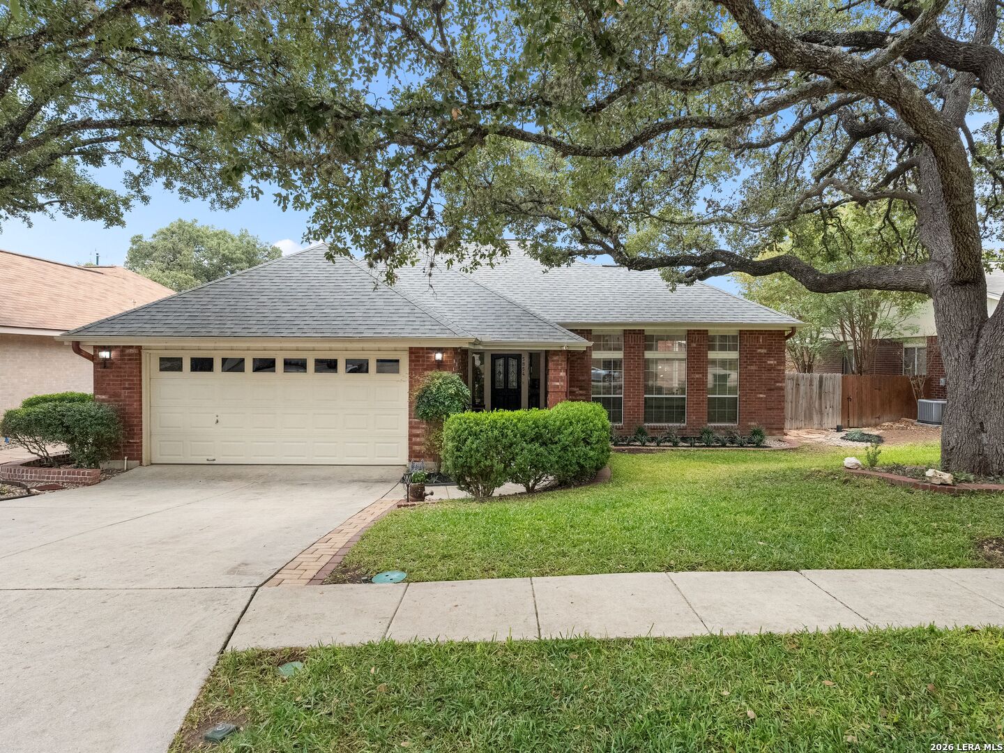 5854 Woodridge Oaks