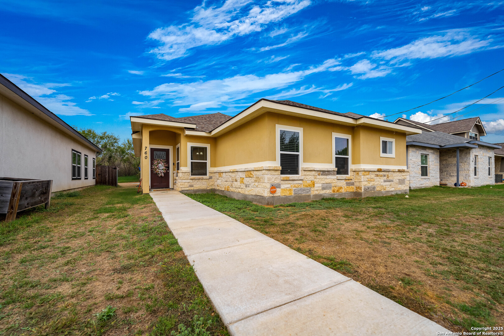 760 Crestview