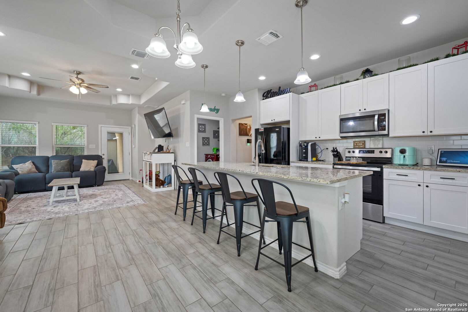 760 Crestview
