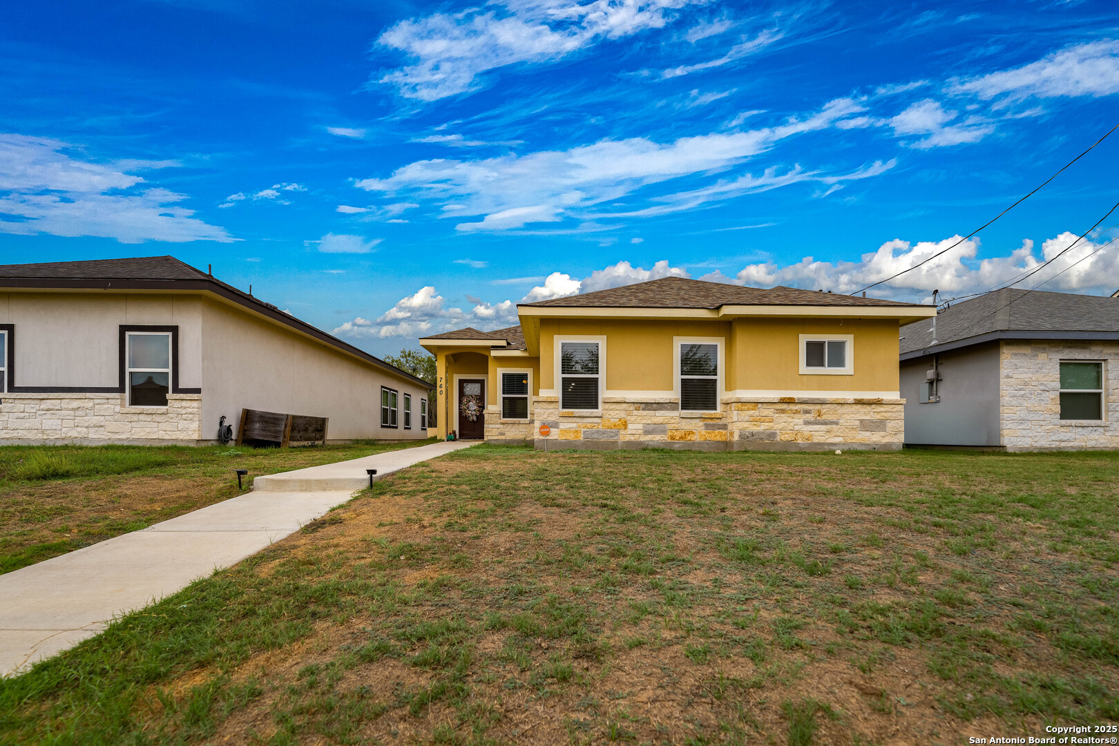 760 Crestview