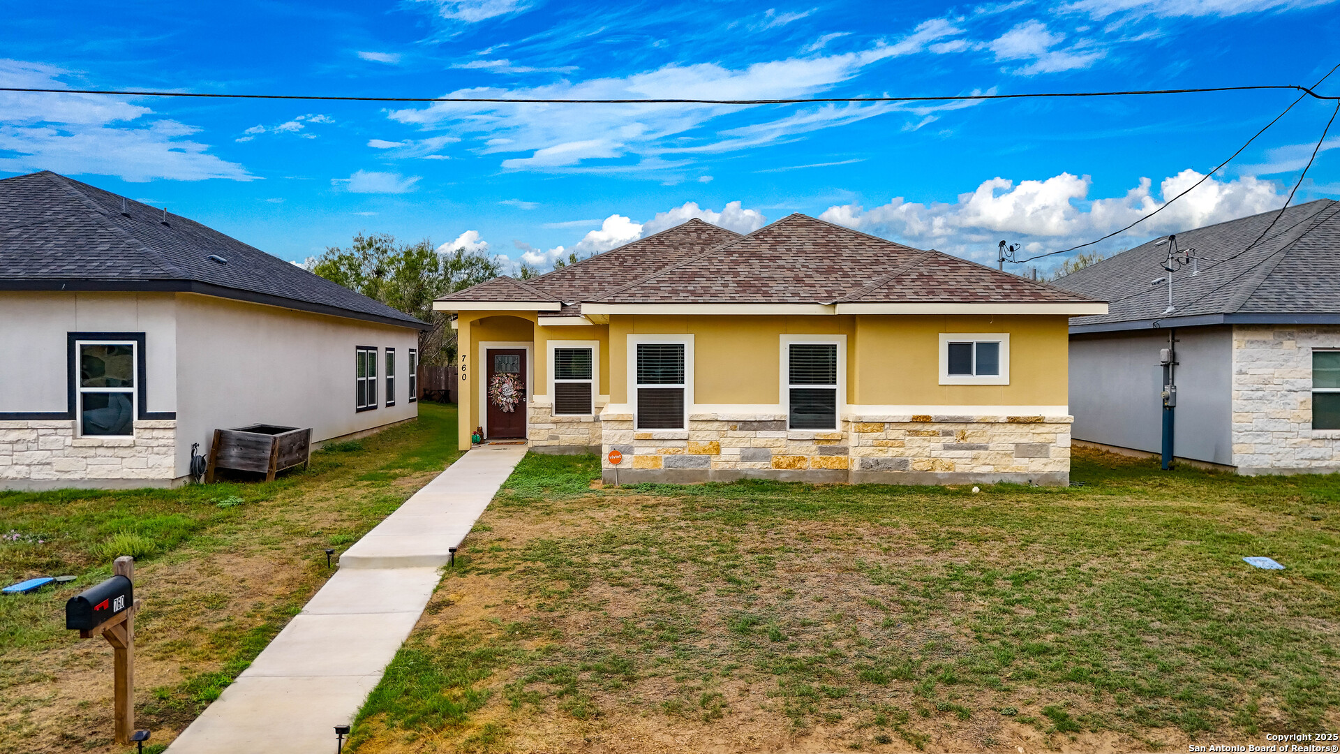 760 Crestview