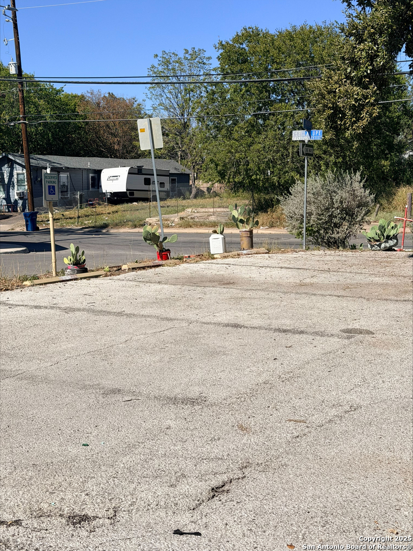 2526 Guadalupe