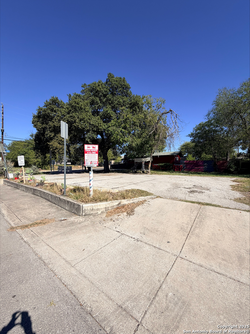 2526 Guadalupe