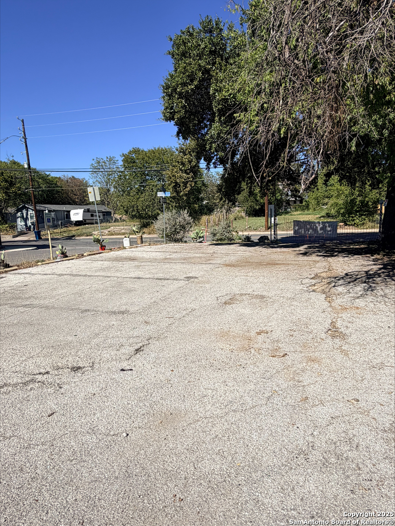 2526 Guadalupe
