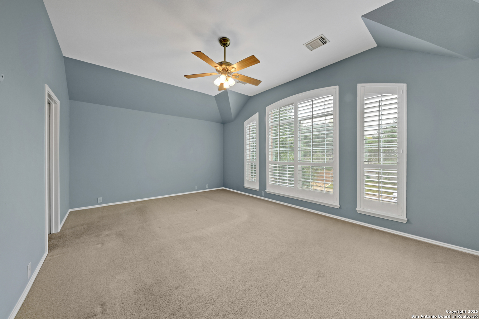 20811 Encino Pebble