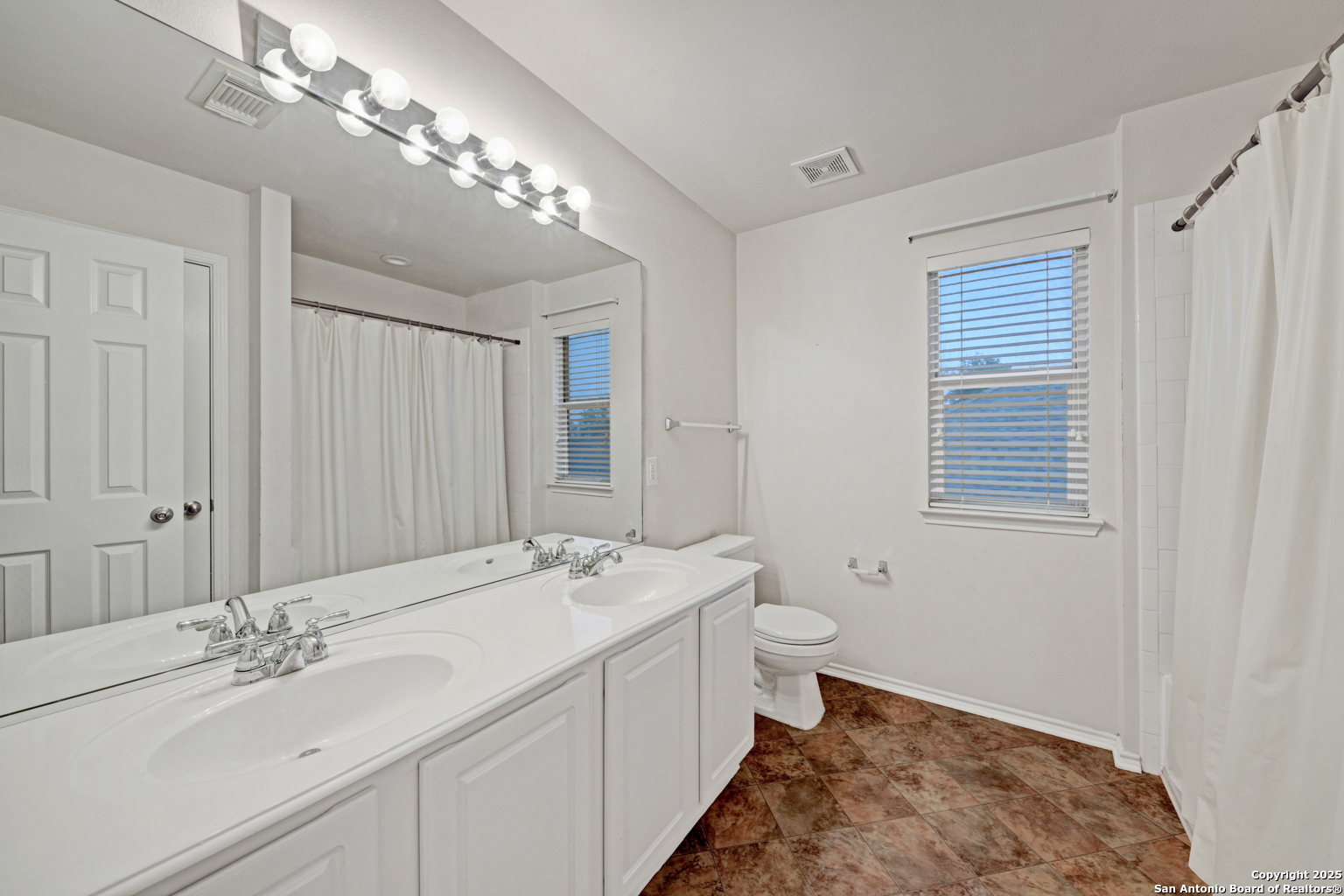 20811 Encino Pebble
