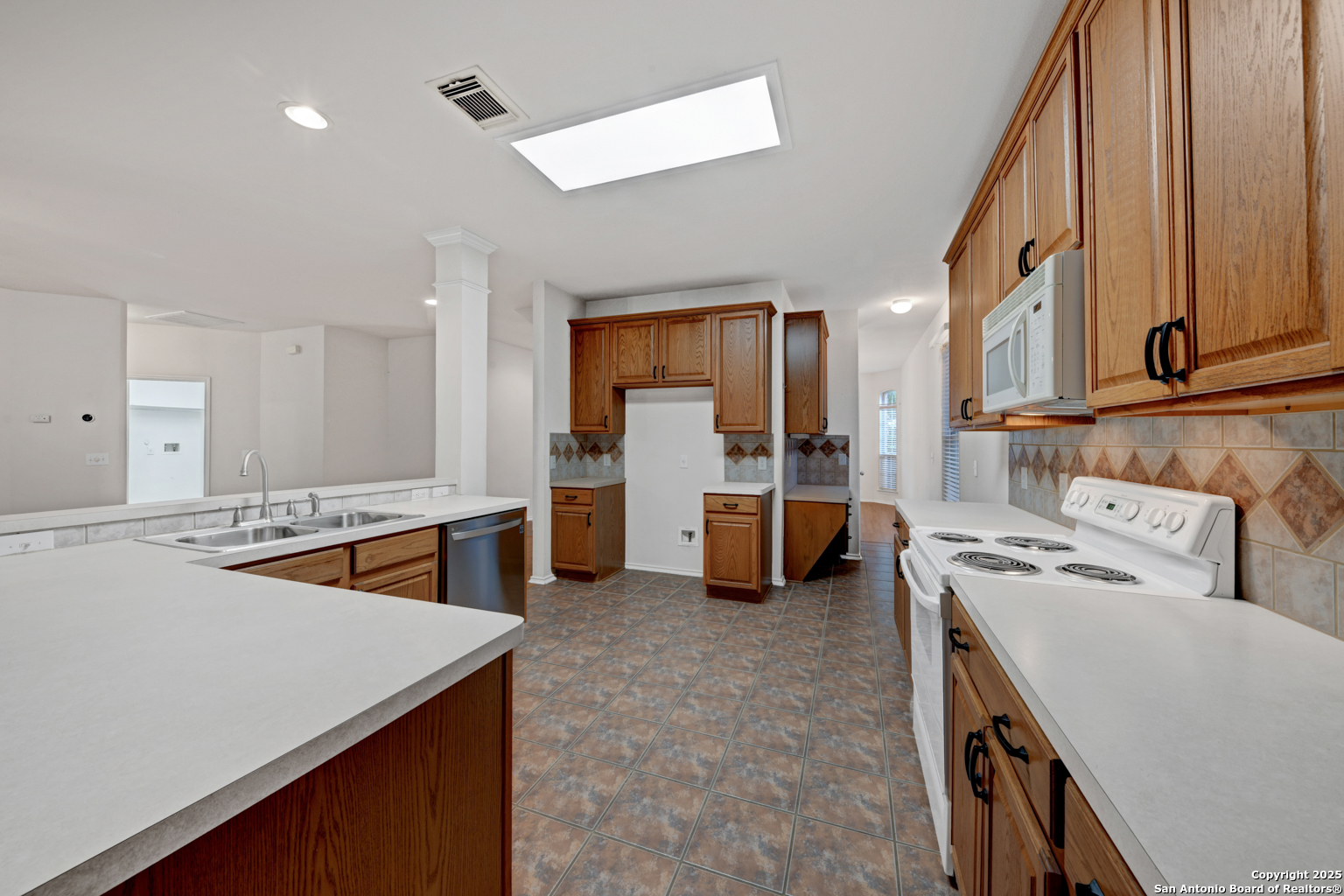 20811 Encino Pebble