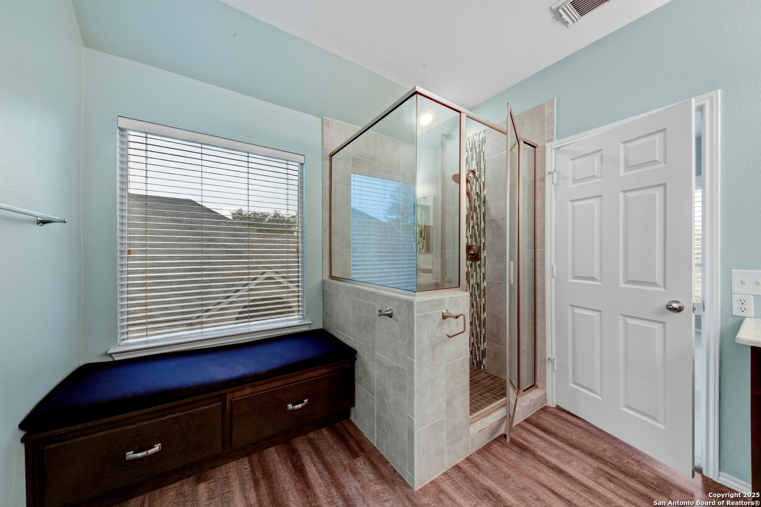 20811 Encino Pebble