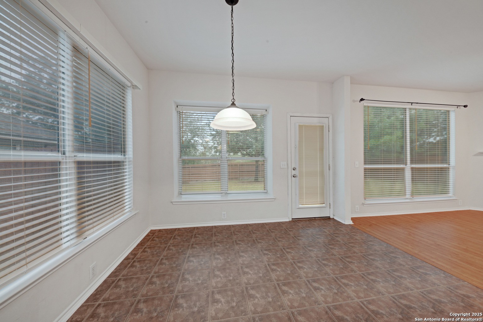 20811 Encino Pebble